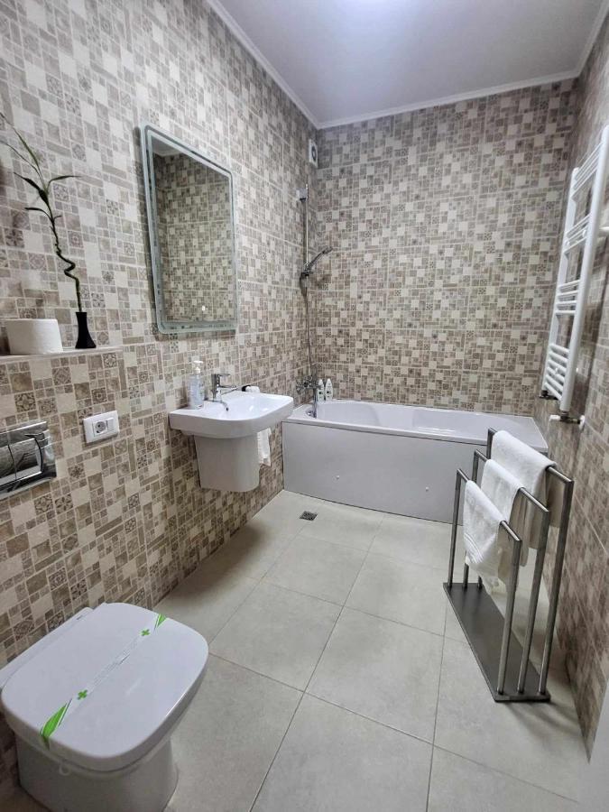 Sika Sunny Garden Apartment อาราด ภายนอก รูปภาพ